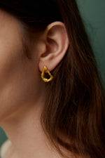 Textured earrings (gold)