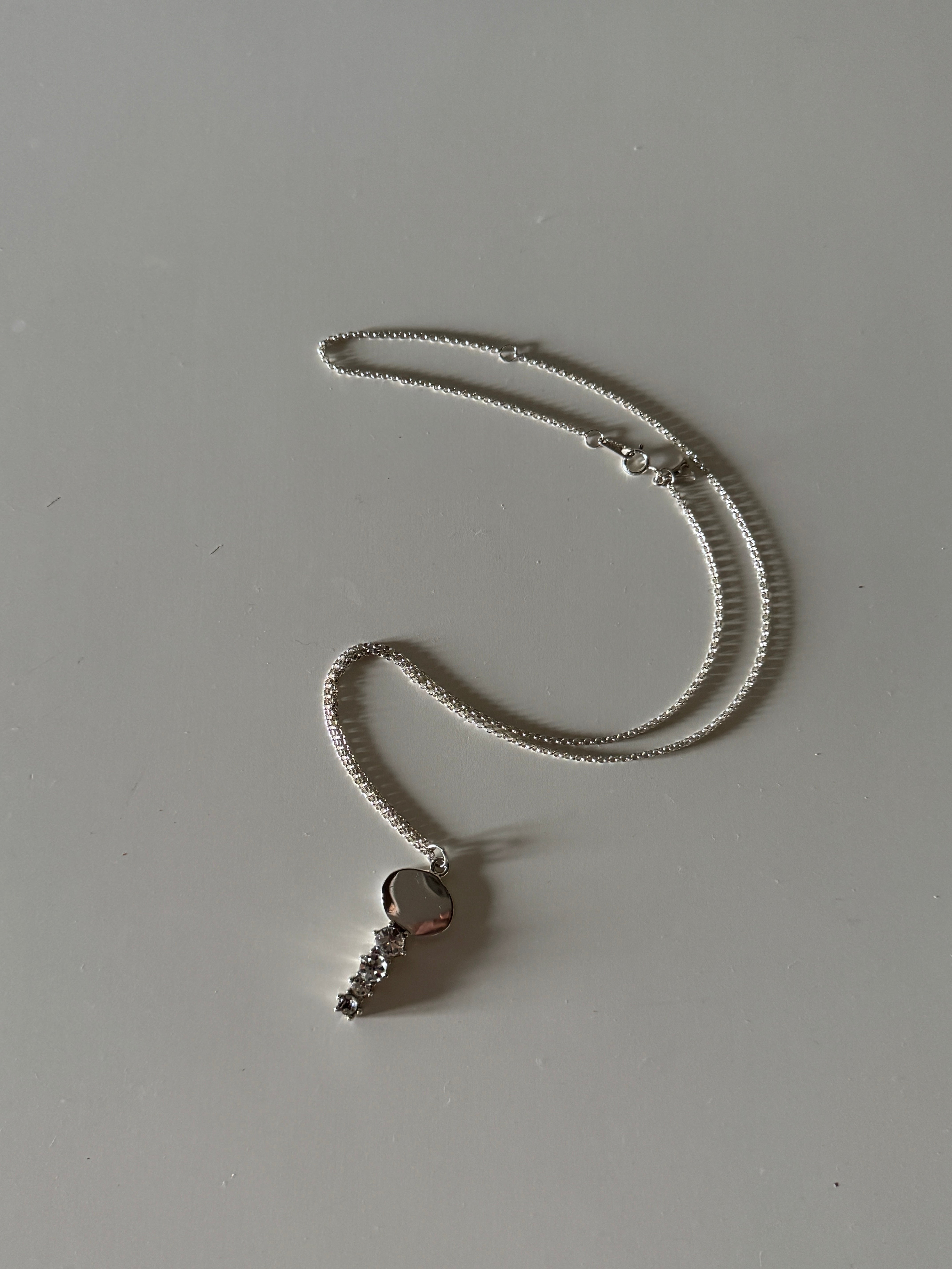 Sparked key pendant necklace / AL735SV