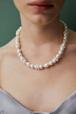 Lacey pearl necklace