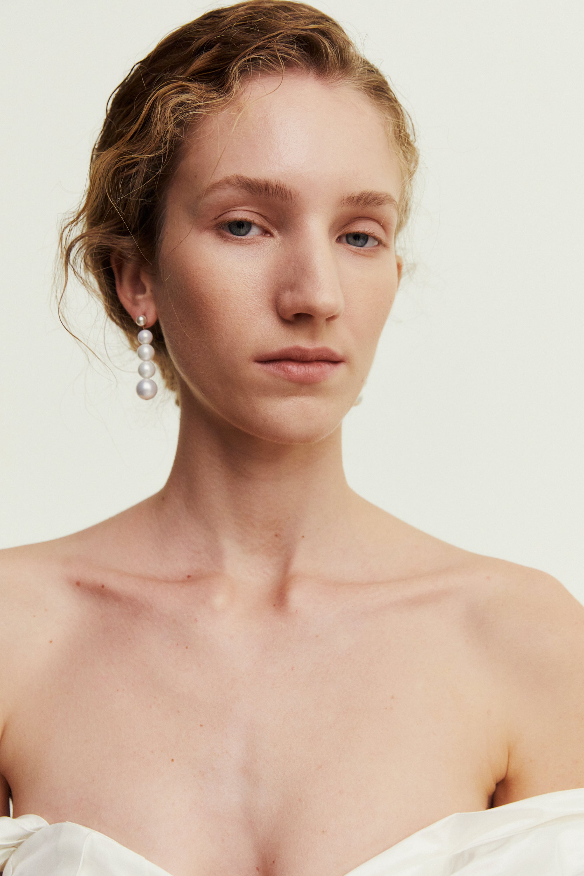 Gradation pearl earrings